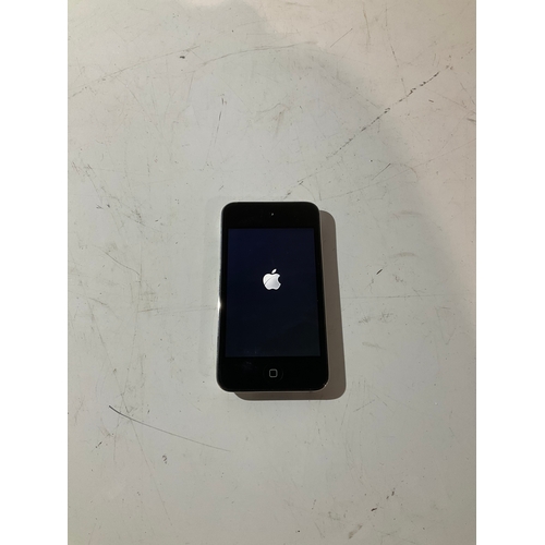 122 - Apple iPod touch, A1367, 8GB, reset ready for use