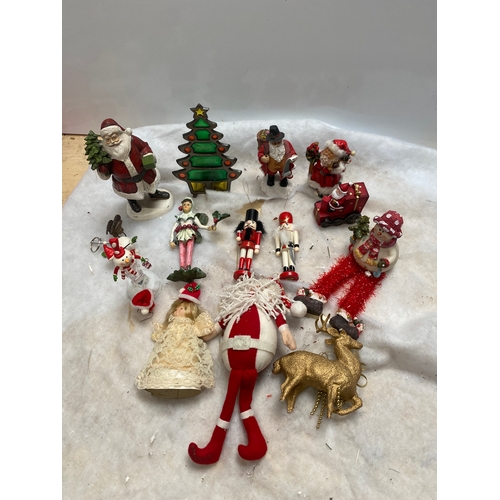 169 - Quantity of vintage Christmas decorations