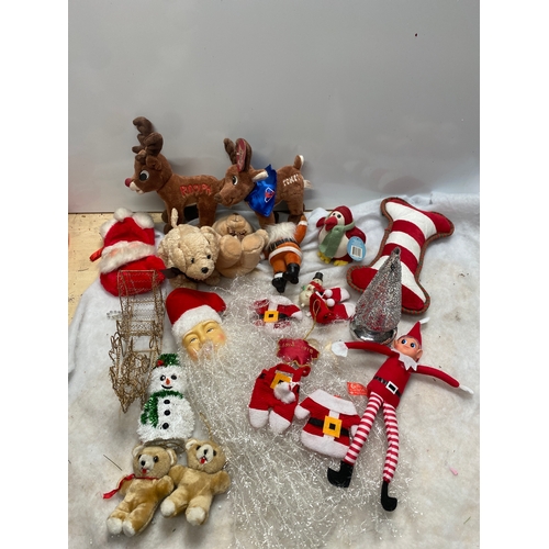 172 - Quantity of Christmas items inc plush