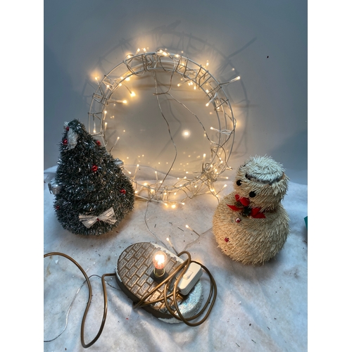 182 - Circular light up feature, Christmas tree & other decorations