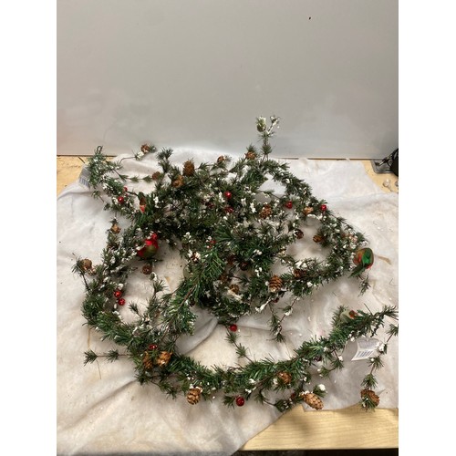 196 - 2x snowy robin & berry garlands - new with tags