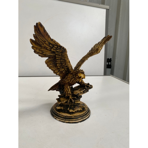 65 - Eagle resin figure