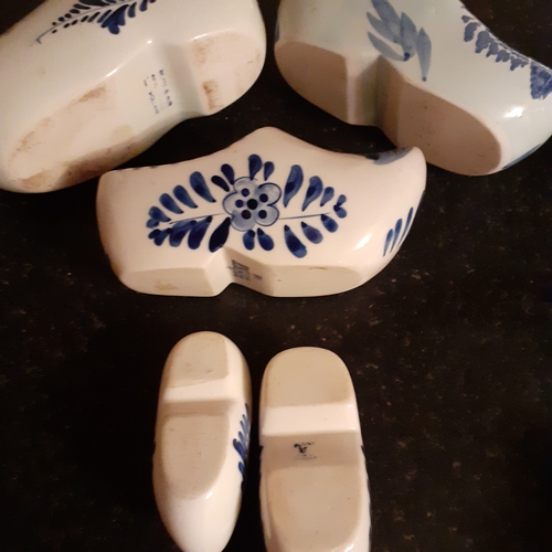 3 - 5 x Blue white clog ashtrays. Various sizes. Some Delft.