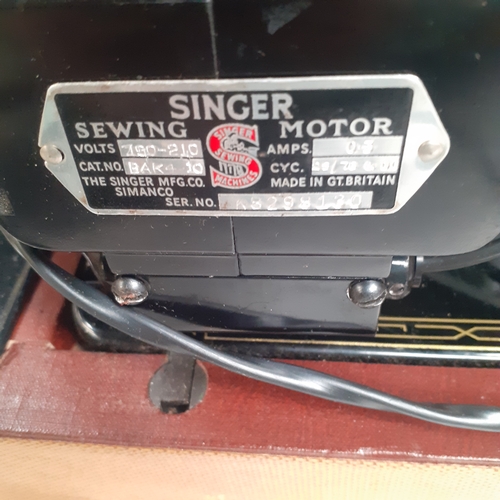 19 - Singer electric sewing machine. EM936635 serial. Nice condition