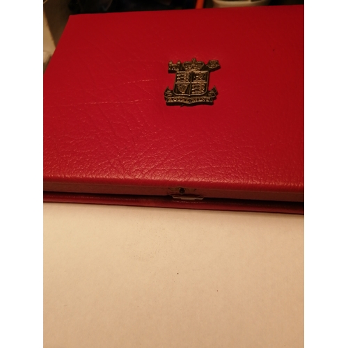 37A - 1989 proof set Includes 2 x 2 pounds coins (Bill and Claim of rights) in red deluxe case (9 coins)