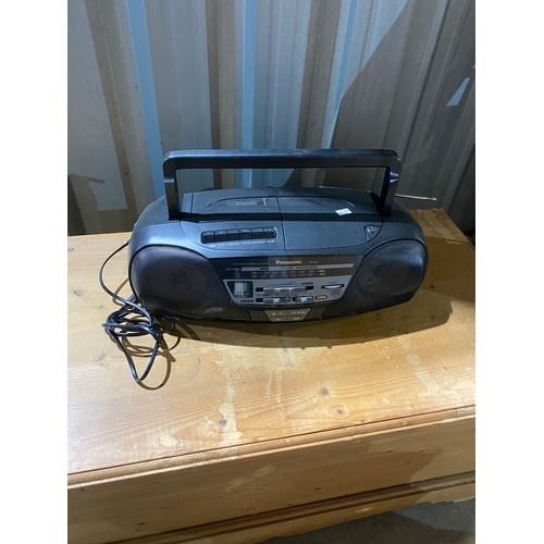 299 - Panasonic portable stereo CD system RC-DS11