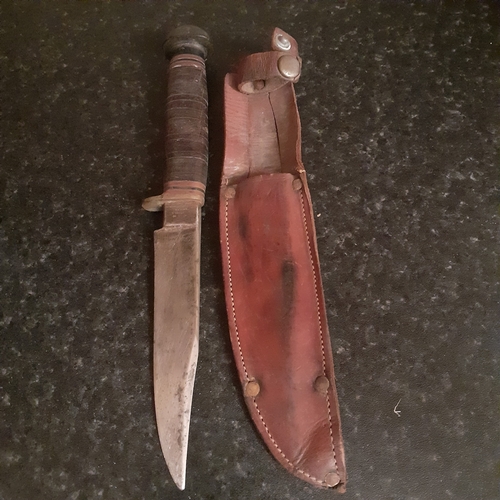 10 - Vintage hunting blade in leather case