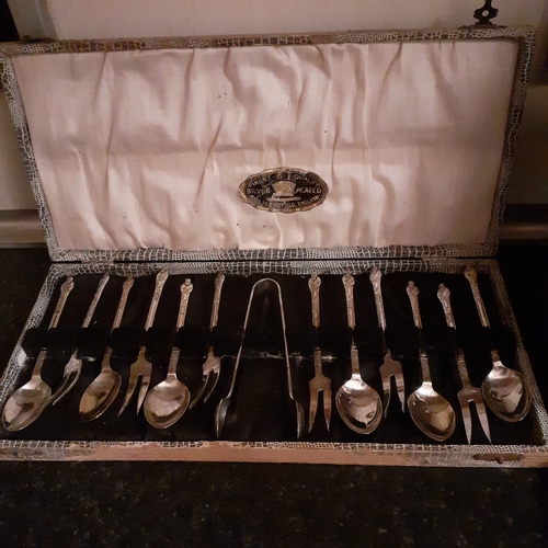 15 - Vintage apostle design boxed silver plate spoons, forks and tong set.