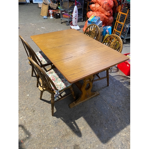 253 - Oak dinging table with 4 chairs - 140x90cm