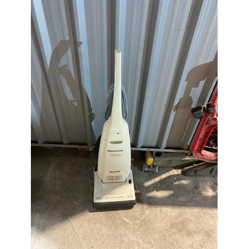 268 - Panasonic 1600W upright vacuum cleaner - working