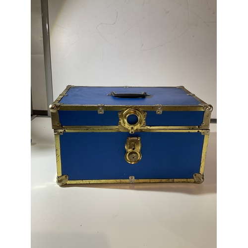 305 - Blue Storage/travel trunk with handle