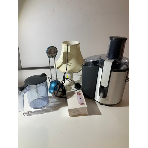 243 - Mixed electrical  lot including desk light bedside lamp and juicer