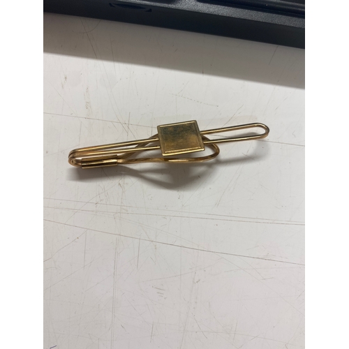 29B - 9ct gold stamped tie pin - weight 5g
