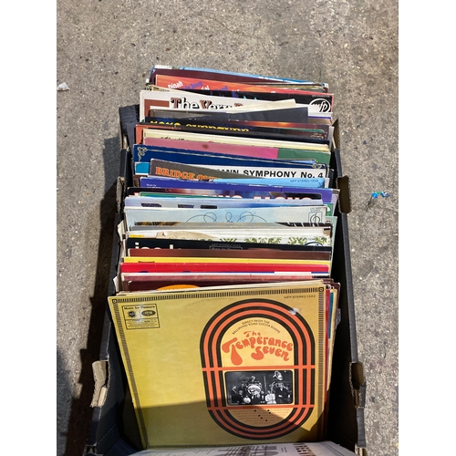 426 - Quantity of vinyl albums inc Various western