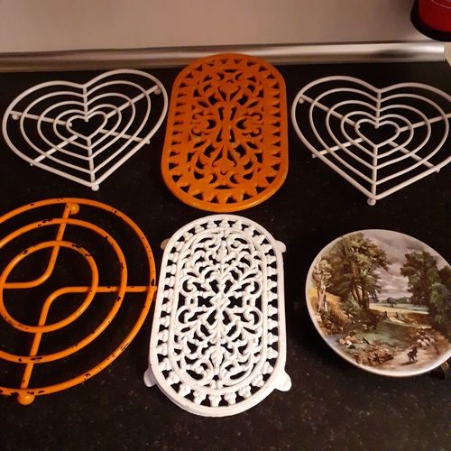 3 - 6 x trivets and hot plate stands