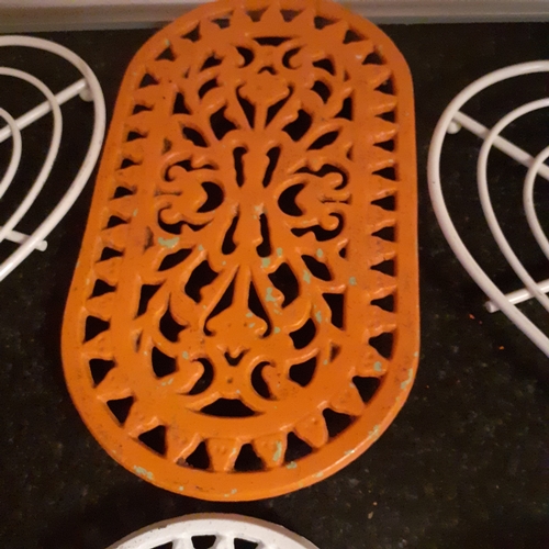 3 - 6 x trivets and hot plate stands