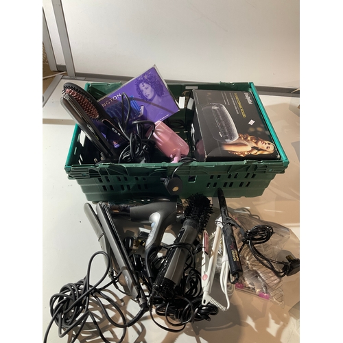 255 - Quantity of electrical hair accessories inc curlers & driers