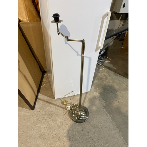 404 - Metal posable floor standing lamp