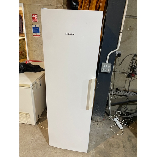 516 - Bosch tall fridge - very clean & working