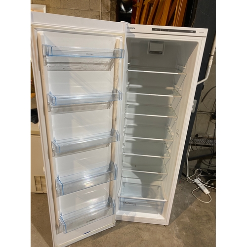 516 - Bosch tall fridge - very clean & working