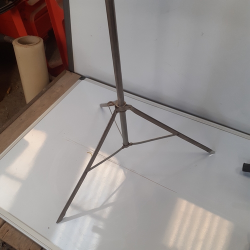 17 - Silver colour metal music stand