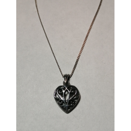 20A - Silver necklace with heart pendant 2.61 grams