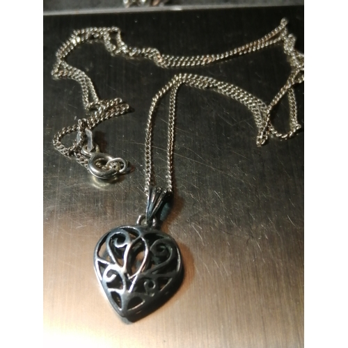 20A - Silver necklace with heart pendant 2.61 grams