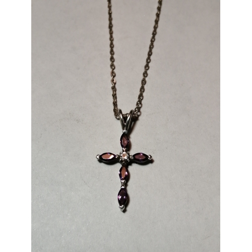 25A - Silver necklace with gemstone encrusted cross pendant 2.83 grams