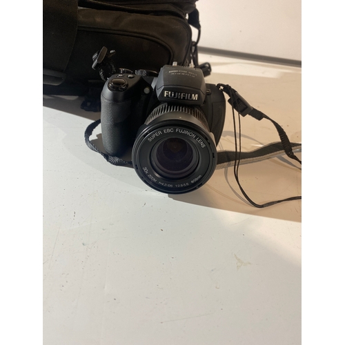 72 - Fujifilm FinePix HS20EXR DSLR camera with case - working