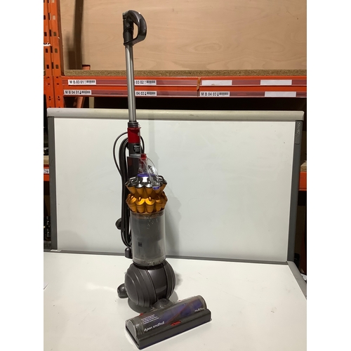 400 - Dyson ball vacuum cleaner - working