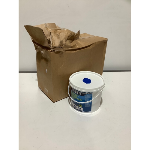 270 - 4x tubs of antibacterial cleaning wipes