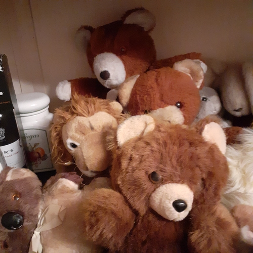 7 - Quantity of cuddly toys.