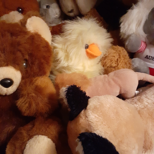 7 - Quantity of cuddly toys.