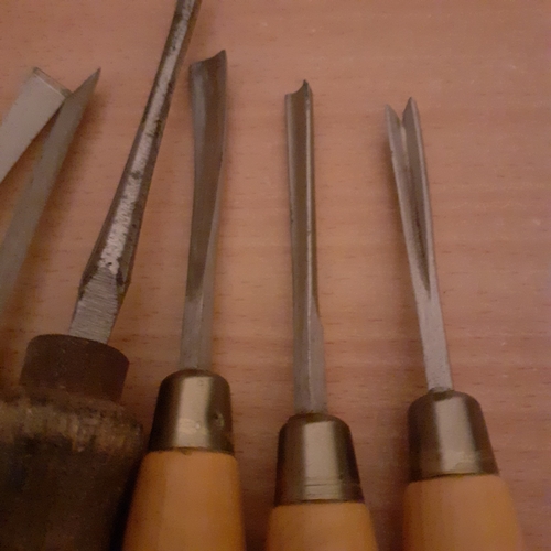 13 - Set of 6 Marple gouges and chisels plus one other gouge. Marple are good condition.