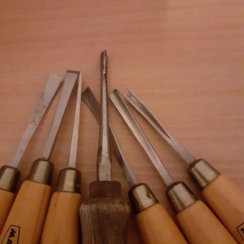 13 - Set of 6 Marple gouges and chisels plus one other gouge. Marple are good condition.