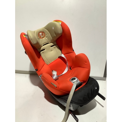 34 - Early years swivelling Cybex isofix car seat