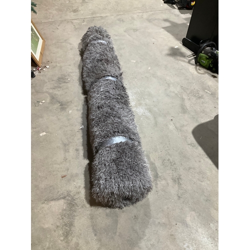 40 - Large fluffy rug - approx 2mx1m