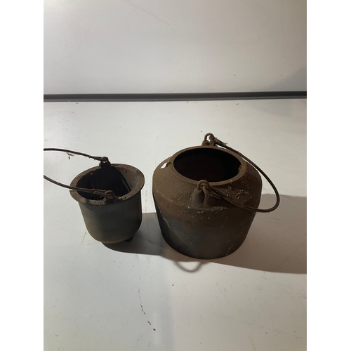 280 - Vintage cast iron crucible pot