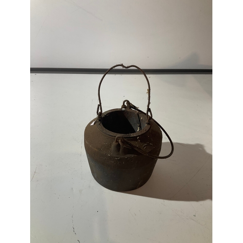 280 - Vintage cast iron crucible pot