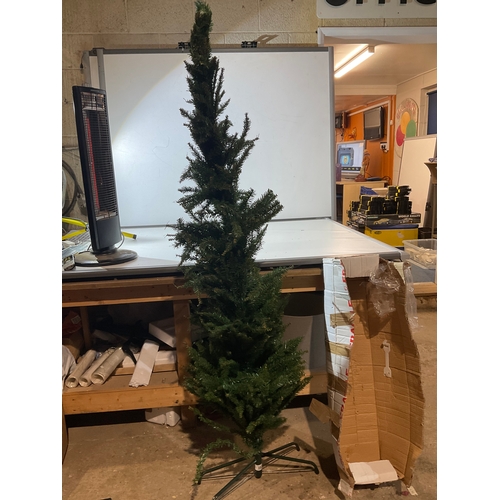 281 - 1.8m Christmas tree