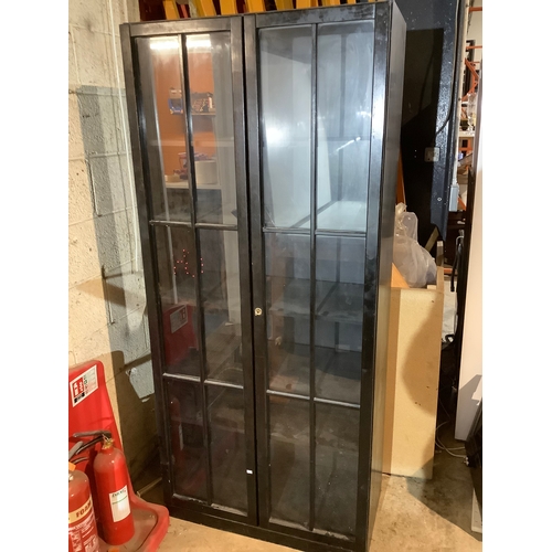 422 - Black glazed shelving display cabinet - 190x85cm