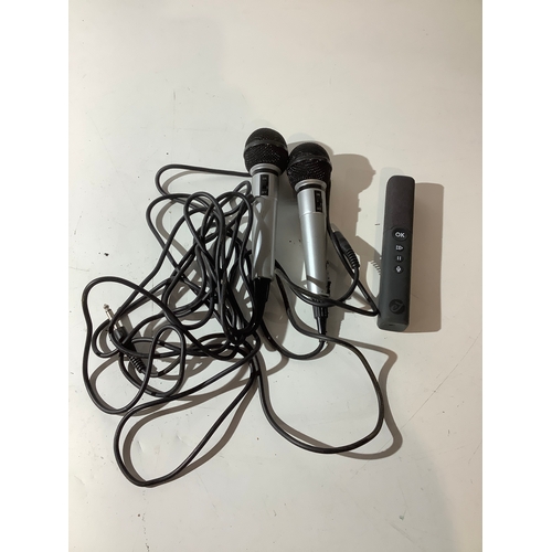 267A - 2x wired & 1x wireless microphone