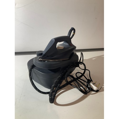 111 - Rowenta master steam  generator iron