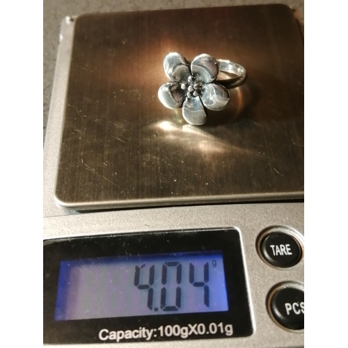 21A - Silver ring with flower design 4.04 grams Size M