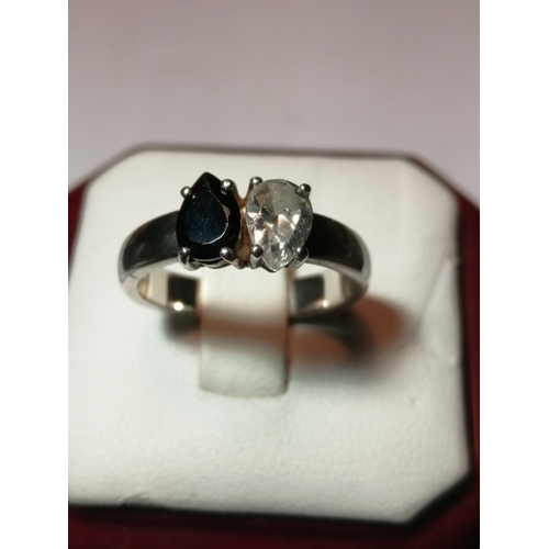 26A - Silver ring set with blue and white heart cut gemstones 4.69 grams Size P