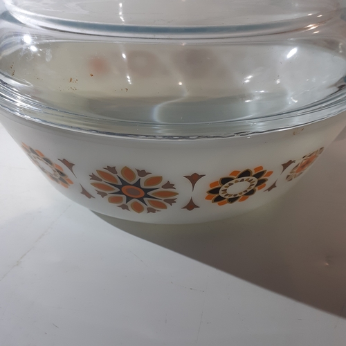 8 - Vintage 1960s pyrex lidded casserole dish. Toledo pattern. Good condition