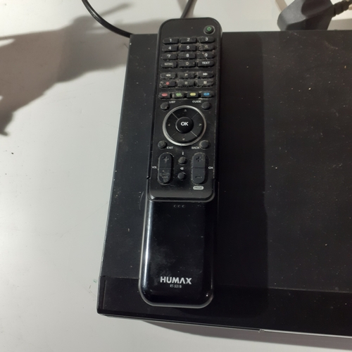 13 - Humax PVR-9150T Freeview recorder with remote. Working