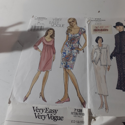 21 - 6 x vintage Vogue sewing patterns.