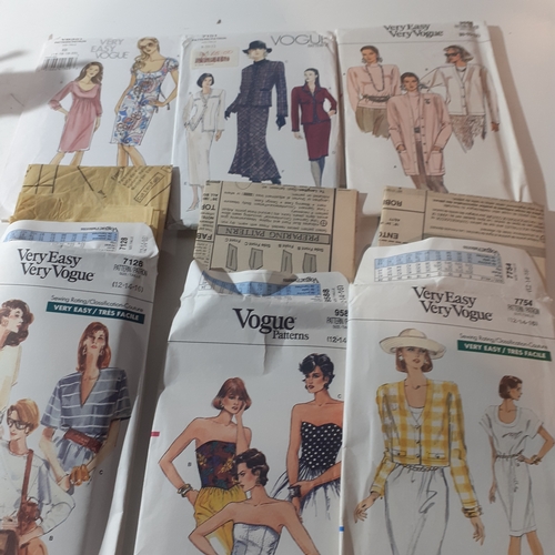 21 - 6 x vintage Vogue sewing patterns.