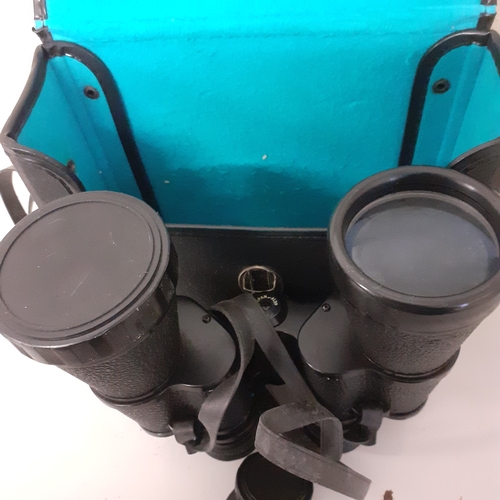 34 - Commodore 10 x 50 wide angle binoculars in case. Working.